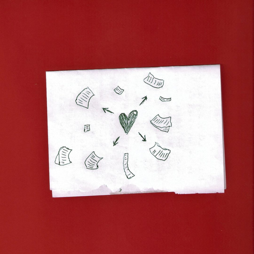 Papel escaneado con un corazón dibujado y flechas hacia trocitos de papel, portada de Bocaditos Escénicos